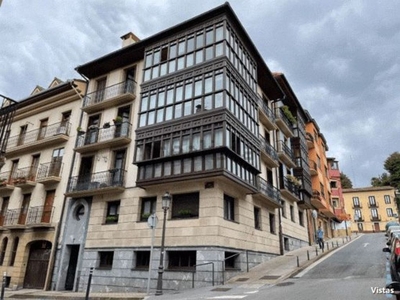 Alquiler de piso en Centro - Mendibil - Santiago de 3 habitaciones con terraza y balcón