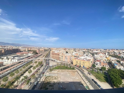 Alquiler de piso en Ciudad Jardín - Tagarete - El Zapillo de 2 habitaciones con terraza y piscina