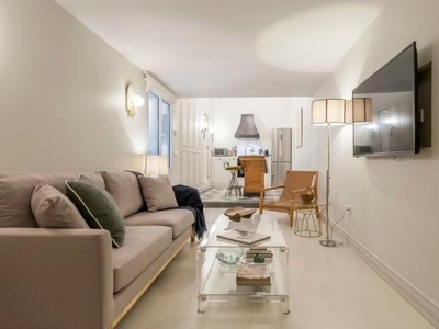 Alquiler de piso en Cortes - Huertas de 1 habitación con terraza y muebles