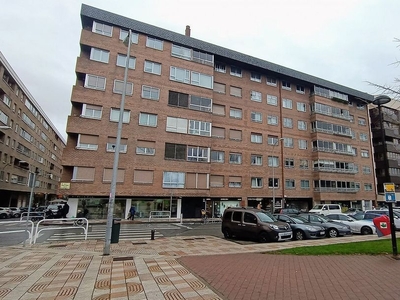 Alquiler de piso en Iturrama de 3 habitaciones con garaje y muebles