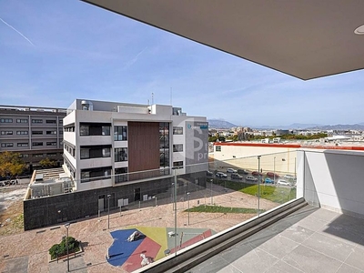 Alquiler de piso en Martín Carpena - Torre del Río de 2 habitaciones con terraza y piscina