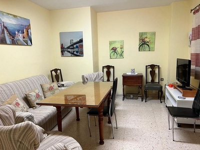 Piso en alquiler en Casco Antiguo - Centro de 4 habitaciones con terraza y muebles