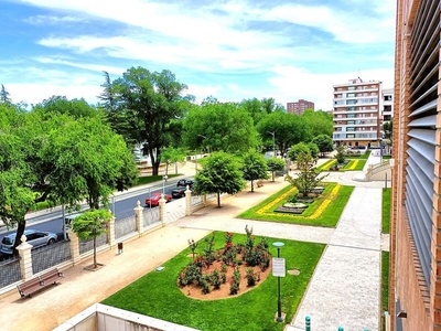 Alquiler de piso en Santa Cruz - Industria - Polígono Campollano de 3 habitaciones con terraza y garaje