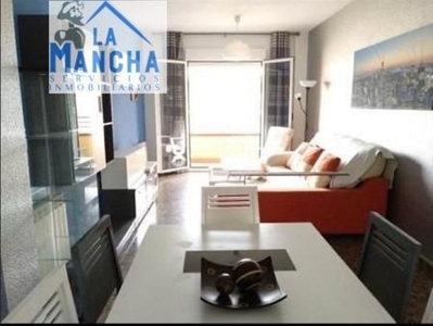 Alquiler de piso en Santa Cruz - Industria - Polígono Campollano de 4 habitaciones con muebles y balcón