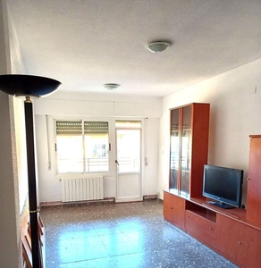 Alquiler de piso en Santa Cruz - Industria - Polígono Campollano de 4 habitaciones con terraza y muebles