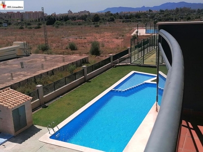Alquiler de piso en Torreblanca de 1 habitación con terraza y piscina