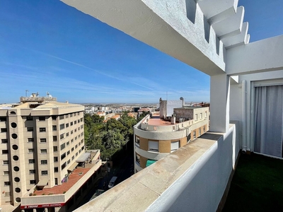 Ático en alquiler en avenida De Madrid de 2 habitaciones con terraza y muebles