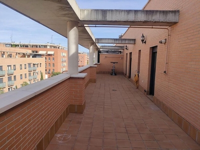 Ático en alquiler en Ayuntamiento - Avenida Siglo XXI de 2 habitaciones con terraza y garaje