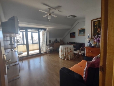 Ático en alquiler en calle Castilla de 1 habitación con terraza y muebles