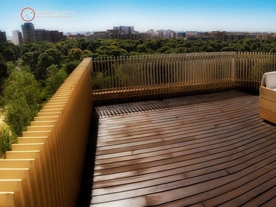 Ático en alquiler en Franciscanos de 3 habitaciones con terraza y garaje