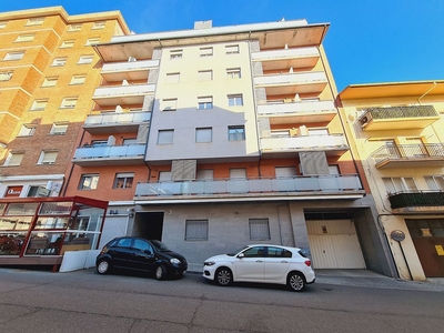 Ático en alquiler en Sabiñánigo de 2 habitaciones con terraza y garaje