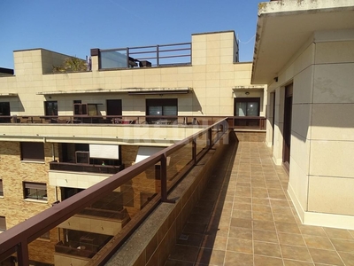 Ático en alquiler en San Adrián - La Cava de 4 habitaciones con terraza y piscina