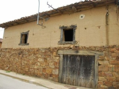 Casa de abode y piedra en venta en Destriana de la Valduerna (a 55 km. de León).