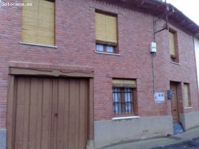 Casa de pueblo para reformar en Villamoros de Mansilla.