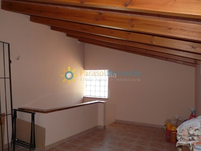 Chalet ubicado a las afueras en Oliva playa Oliva