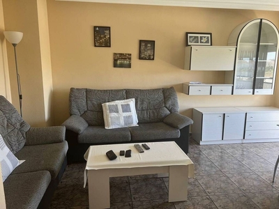 Dúplex en alquiler en Casco Urbano de 3 habitaciones con terraza y muebles