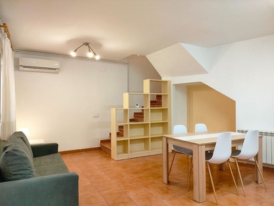 Dúplex en alquiler en Centre Històric - Rambla Ferran - Estació de 2 habitaciones con terraza y muebles