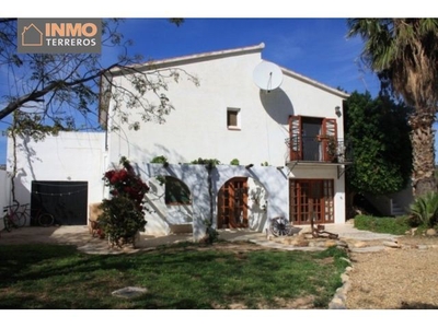 Fantástica villa con 2 apartamentos independientes en Los Gallardos, Almería.