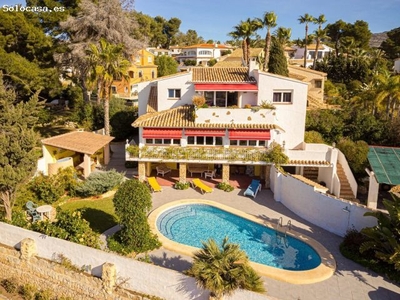 Gran villa en venta con magníficas vistas al mar en Moraira