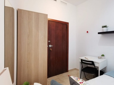 Increíble habitación en piso compartido en Puerta del Sol, Madrid