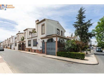 MARAVILLOSA CASA PAREADA EN URBANIZACIÓN LA JOYA