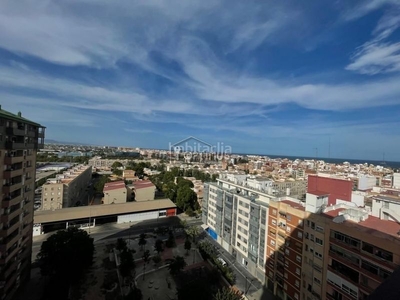 Piso con 4 habitaciones con ascensor, calefacción, aire acondicionado y vistas al mar en Valencia