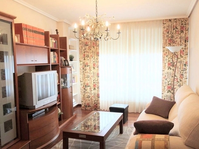 Alquiler de piso en Masustegui-Monte Caramelo de 2 habitaciones con garaje y muebles