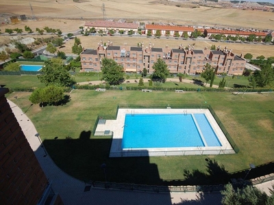 Piso en alquiler en calle De la Morelia de 2 habitaciones con terraza y piscina