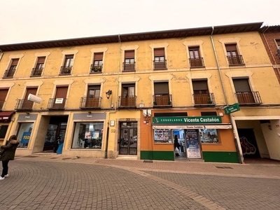 Piso en alquiler en Casco Antiguo de 3 habitaciones con garaje y balcón