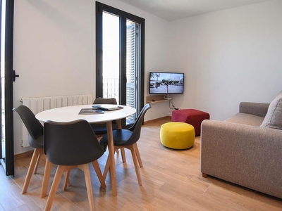 Piso en alquiler en Centre - Girona de 2 habitaciones con terraza y muebles