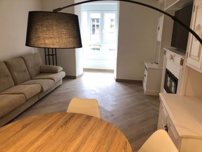 Piso en alquiler en Centro - San Sebastián-Donostia de 4 habitaciones con muebles y balcón