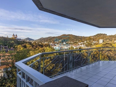 Piso en alquiler en Centro - San Sebastián-Donostia de 4 habitaciones con terraza y garaje