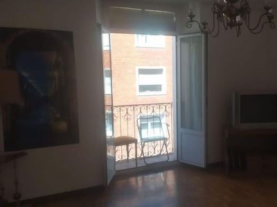 Piso en alquiler en Centro - Vitoria-Gasteiz de 4 habitaciones con terraza y muebles