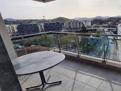 Piso en alquiler en Egia de 3 habitaciones con terraza y piscina