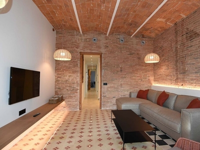 Piso en alquiler en Eixample Nord – La Devesa de 2 habitaciones con terraza y muebles
