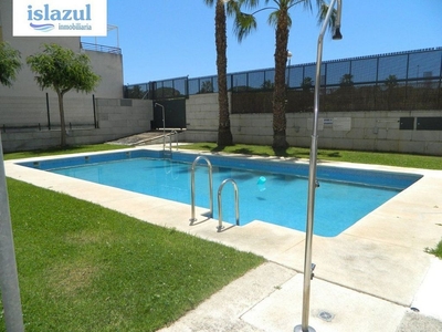 Piso en alquiler en Isla Cristina ciudad de 3 habitaciones con terraza y piscina
