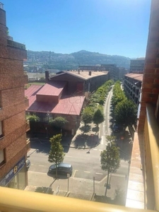 Piso en alquiler en San Pedro de Deusto-La Ribera de 4 habitaciones con garaje y muebles