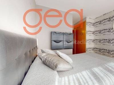 Piso en venta , con 120 m2, 4 habitaciones y 2 baños, ascensor, aire acondicionado y calefacción centralizado. en Castelldefels