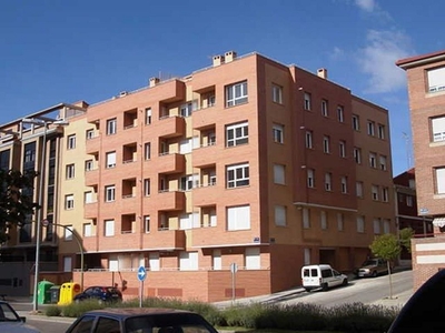 Piso en venta en calle Doña Jimena de 2 habitaciones con terraza y balcón