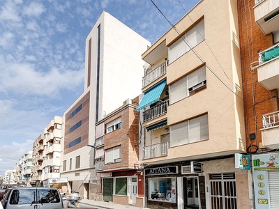 Piso en venta en calle Pedro Lorca de 3 habitaciones con terraza