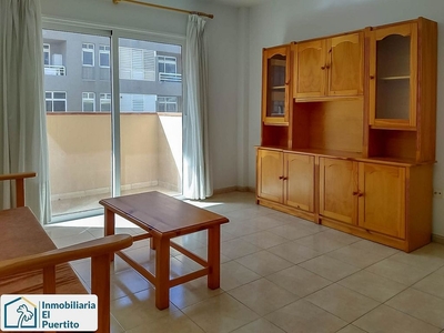 Piso en venta en Güímar de 2 habitaciones con garaje y muebles