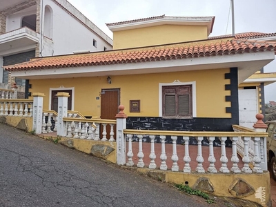 Piso en venta en Orotava (La) de 3 habitaciones con terraza