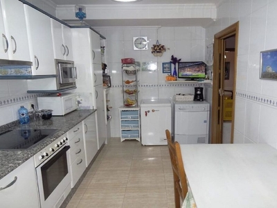 Piso en venta en Ribadeo de 3 habitaciones con terraza y garaje