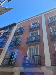 Piso en venta en Universidad - Malasaña de 4 habitaciones con garaje y balcón