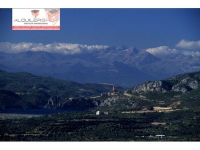 Se vende casa nueva en el Somontano, cerca de Torreciudad con excelentes vistas a la montaña.