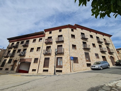 Venta de ático en Sigüenza de 3 habitaciones con terraza y balcón
