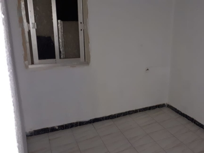 Venta de piso con terraza en Bailén