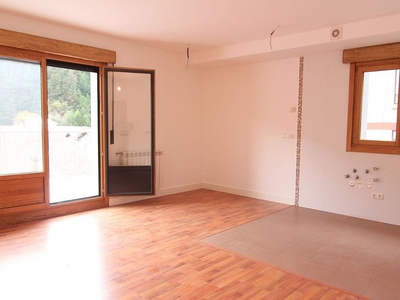 Venta de piso en Berrobi de 2 habitaciones con terraza y garaje