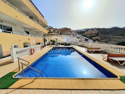 Venta de piso en Costa Adeje de 2 habitaciones con terraza y piscina