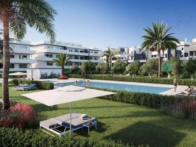 Venta de piso en Estepona Oeste - Valle Romano - Bahía Dorada de 2 habitaciones con terraza y piscina